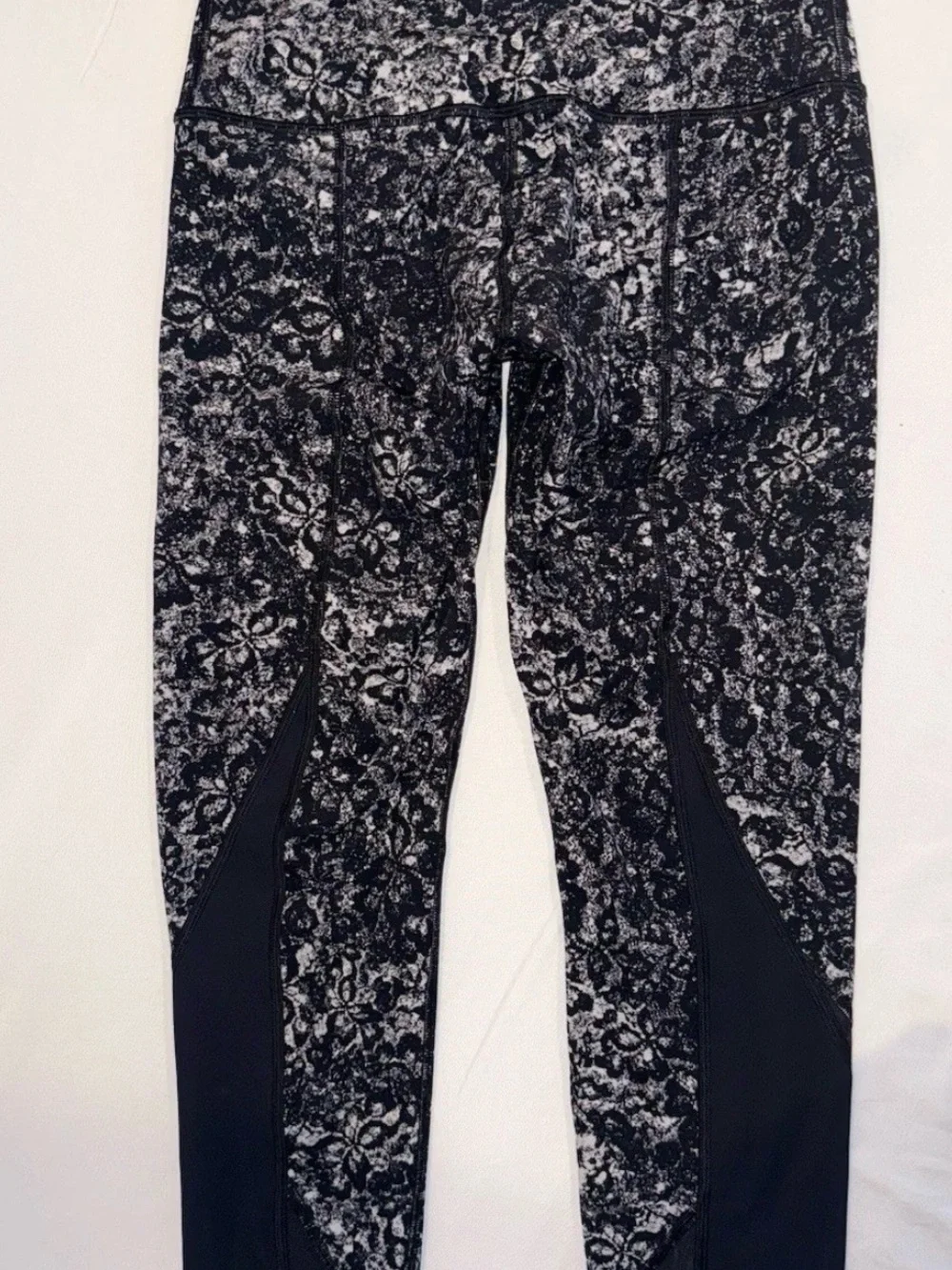 lululemon athletica Women Black & White Floral-Print High-Rise Leggings Size 6/S